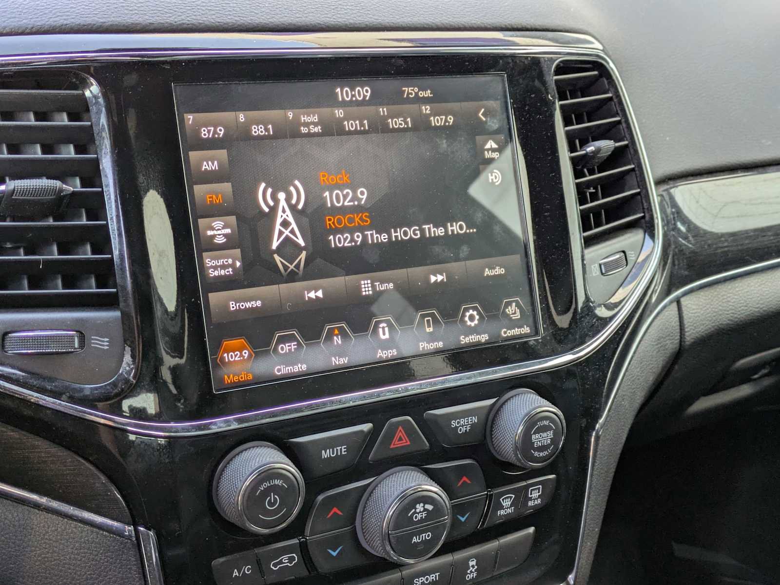 Used 2020 Jeep Grand Cherokee Trailhawk w/ Trailhawk Luxury Group image 27