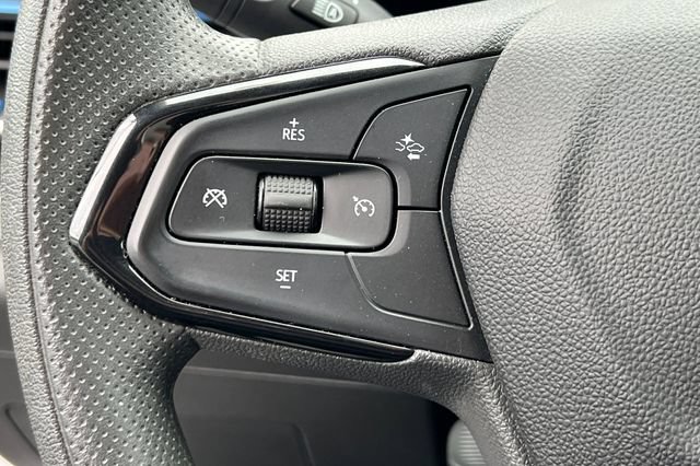 Used 2025 Chevrolet Trax LT FWD image 30