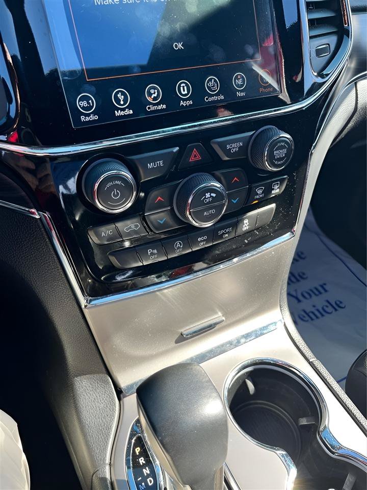 Used 2019 Jeep Grand Cherokee Limited AWD/4WD image 32