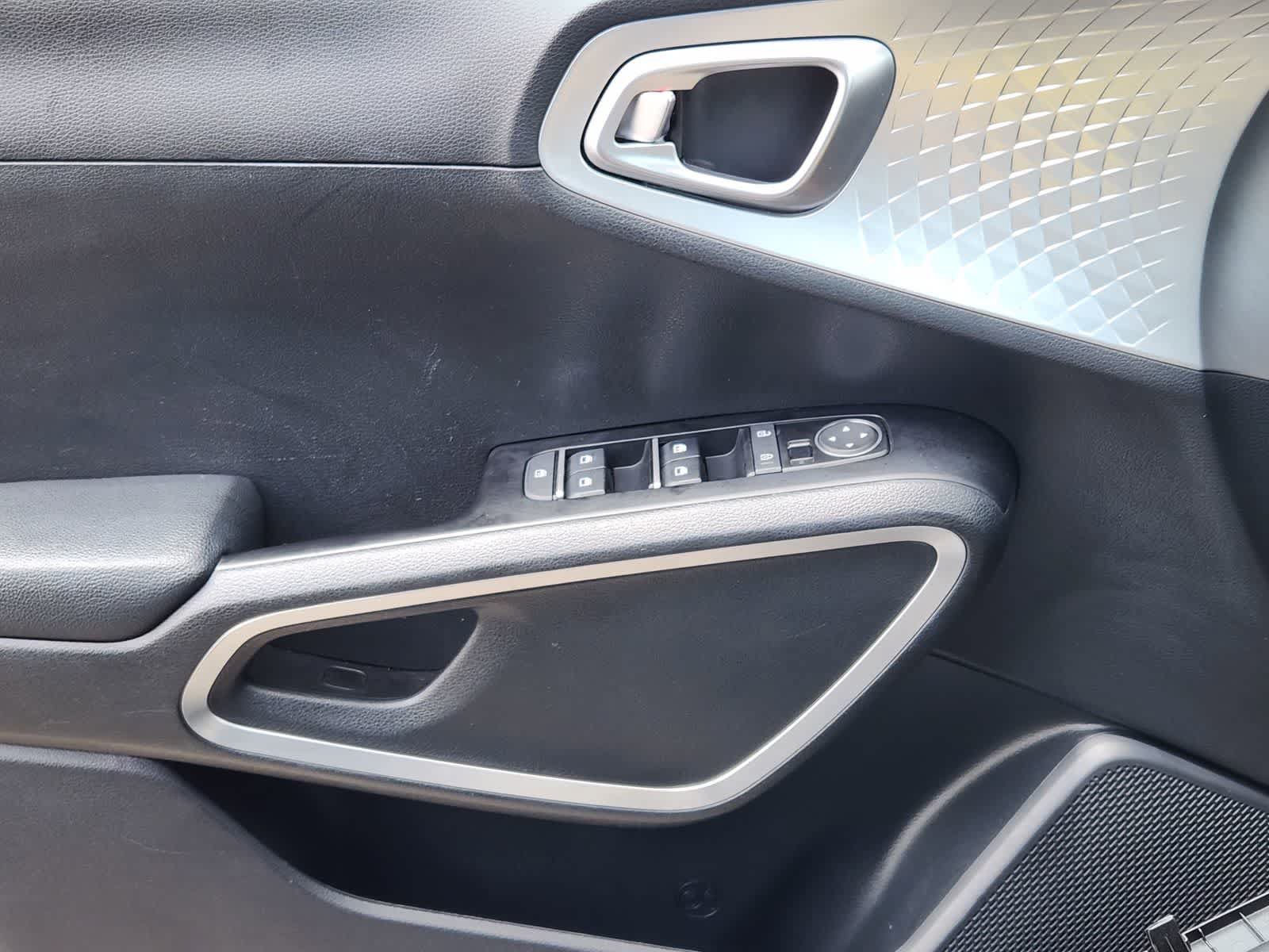 Certified 2025 Kia Soul LX w/ LX Technology Package FWD image 22
