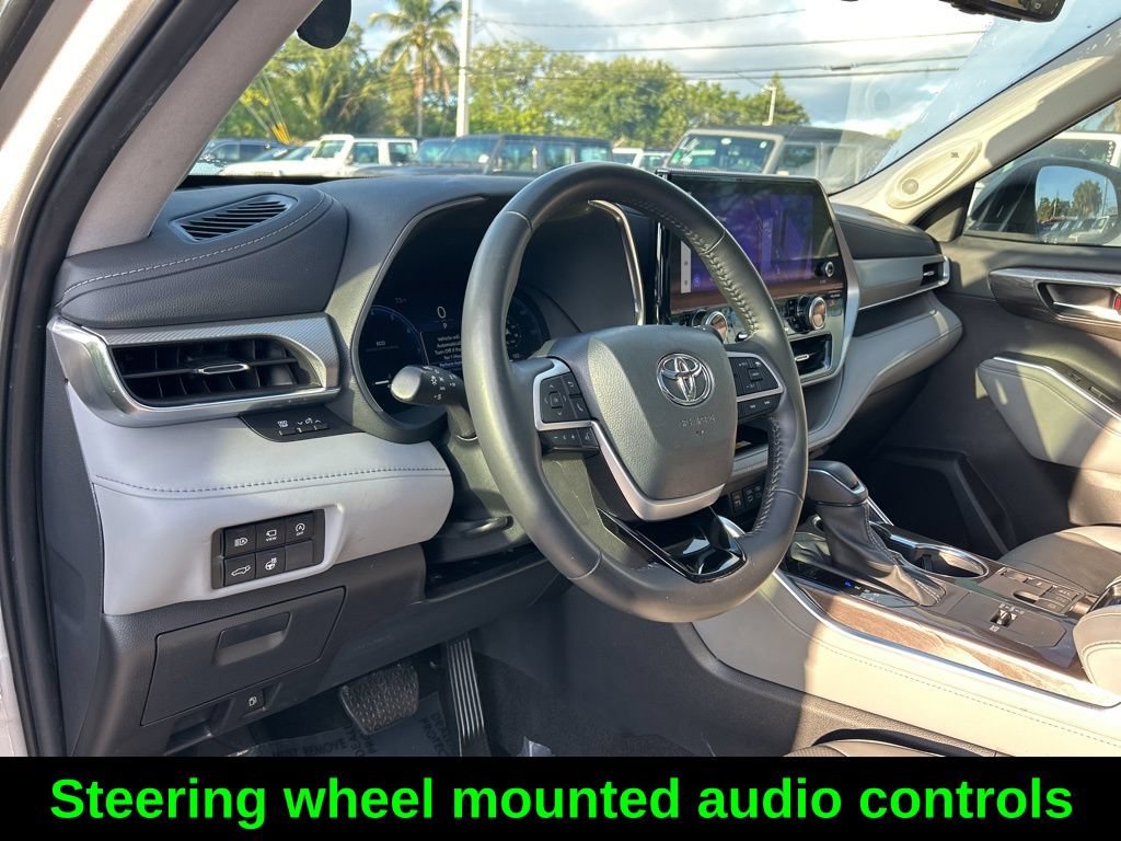 Used 2024 Toyota Highlander Platinum FWD image 13
