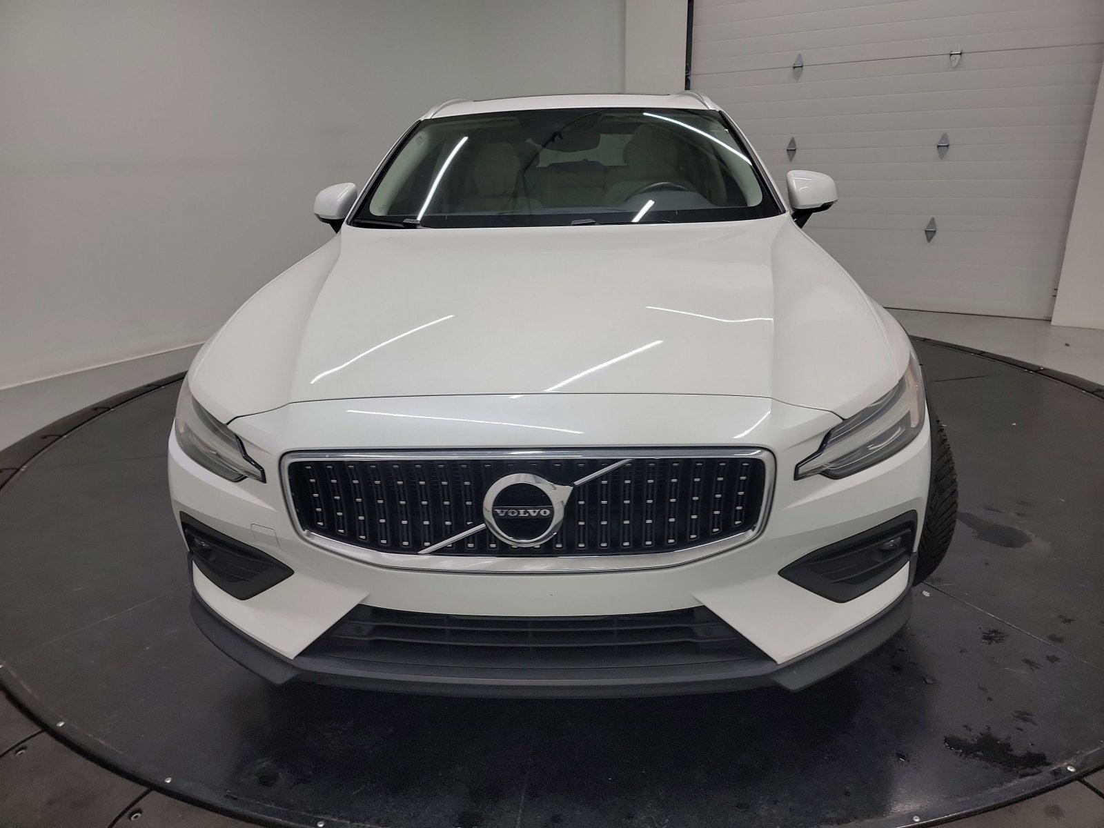 Used 2021 Volvo V60 T5 Cross Country image 11