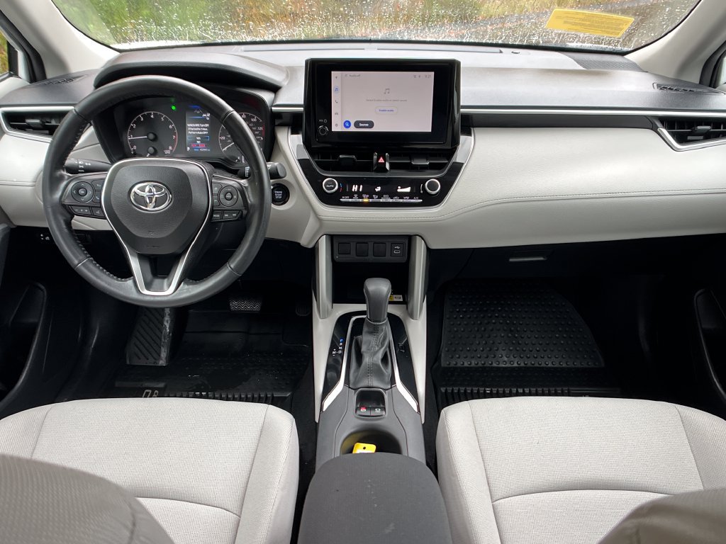 Used 2023 Toyota Corolla Cross LE AWD/4WD image 13