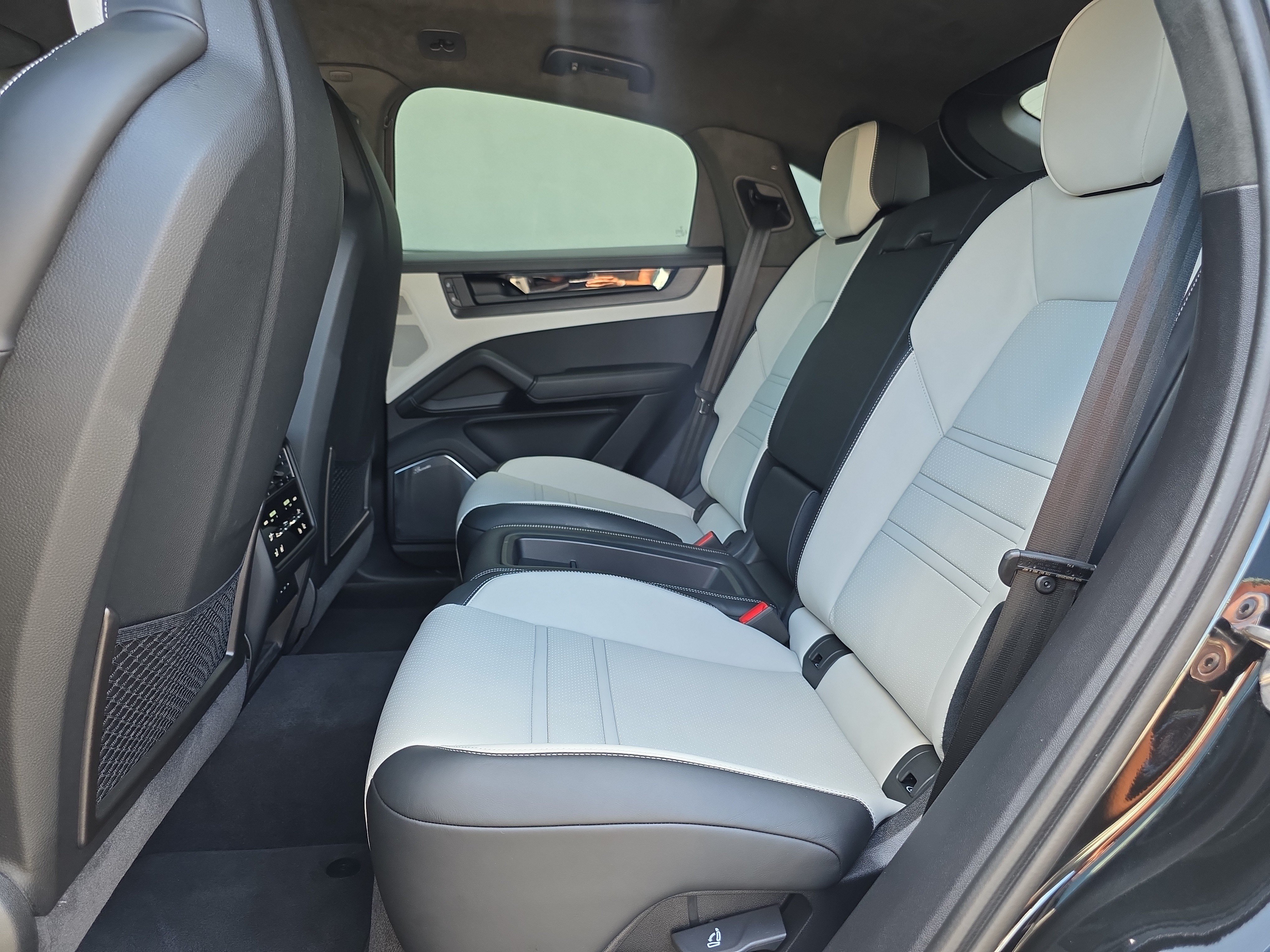 Used 2025 Porsche Cayenne GTS AWD/4WD image 12