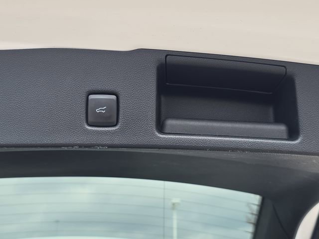 Used 2020 Ford Escape Titanium w/ Titanium Premium Package 2.0 image 13