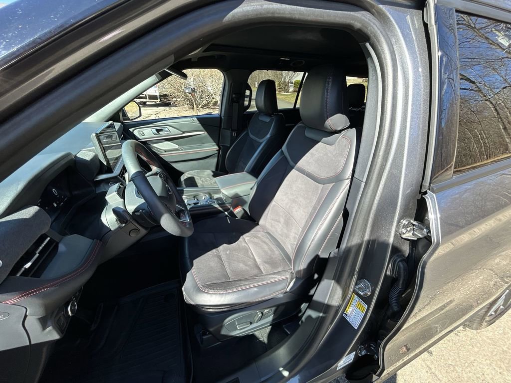 Used 2025 Ford Explorer ST image 11