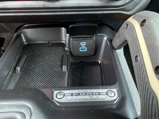 Used 2025 Ford Bronco Badlands image 16