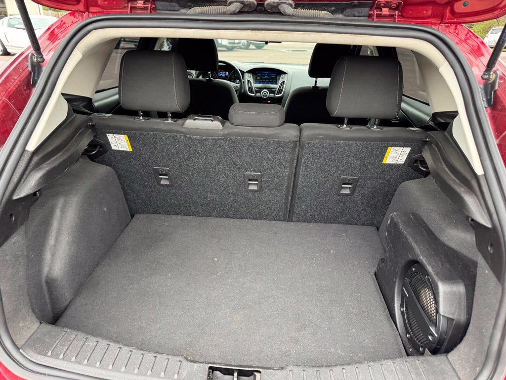 Used 2017 Ford Focus SEL w/ Cold Weather Package FWD image 17