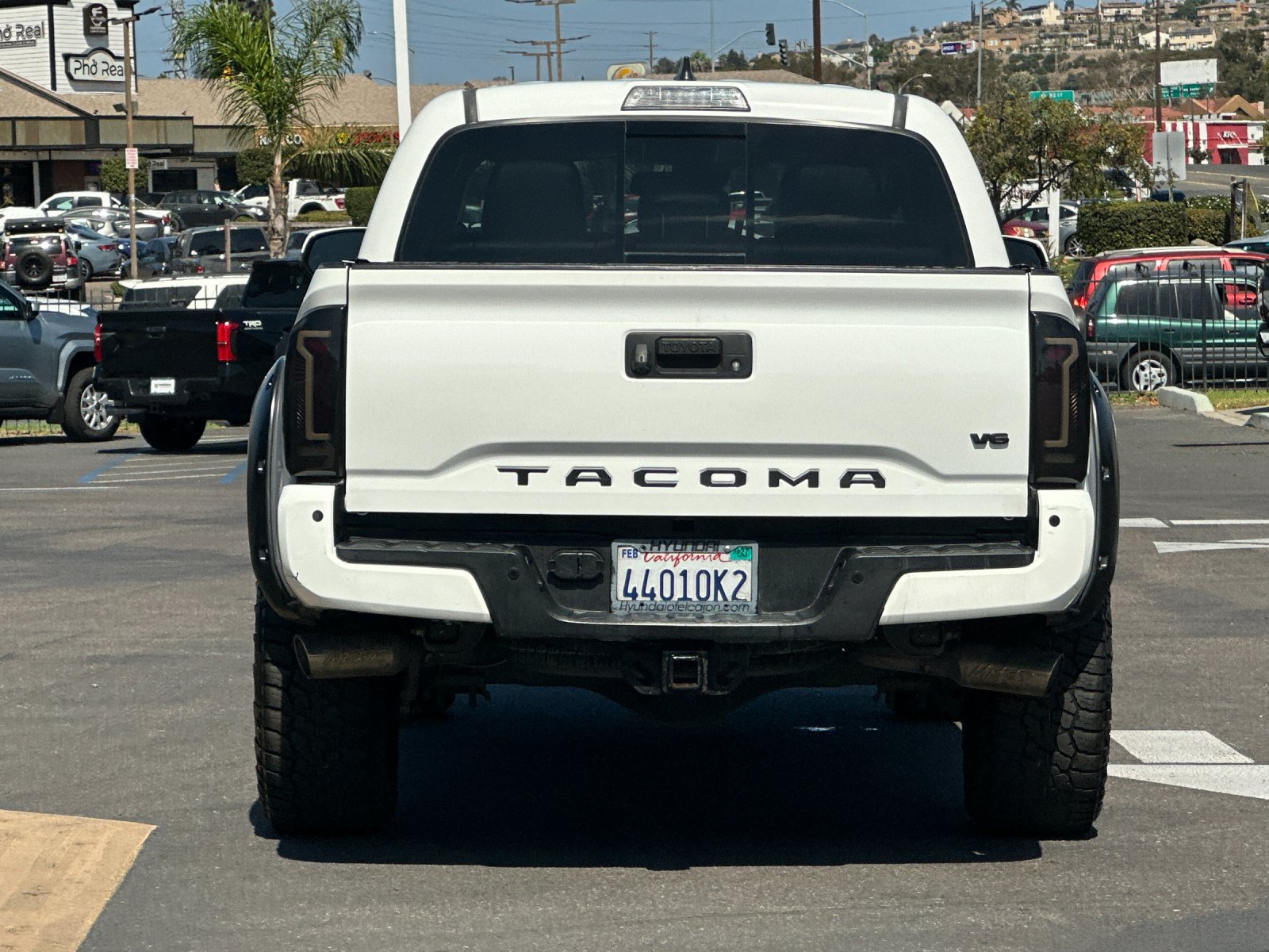 Used 2018 Toyota Tacoma TRD Off-Road w/ Technology Package AWD/4WD image 4
