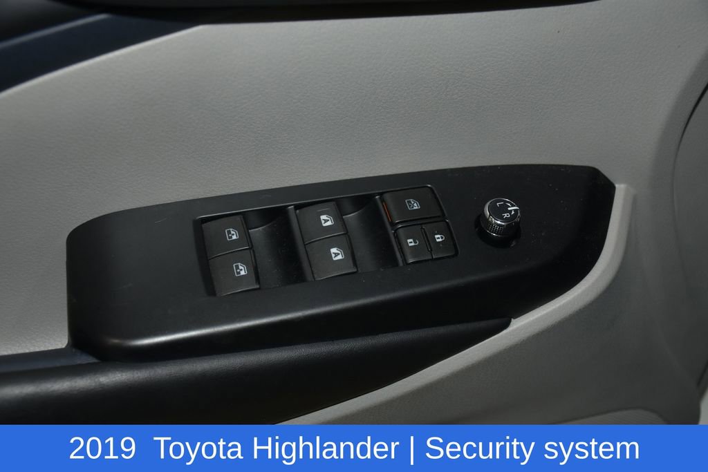 Used 2019 Toyota Highlander XLE w/ Protection Package #3 AWD/4WD image 21