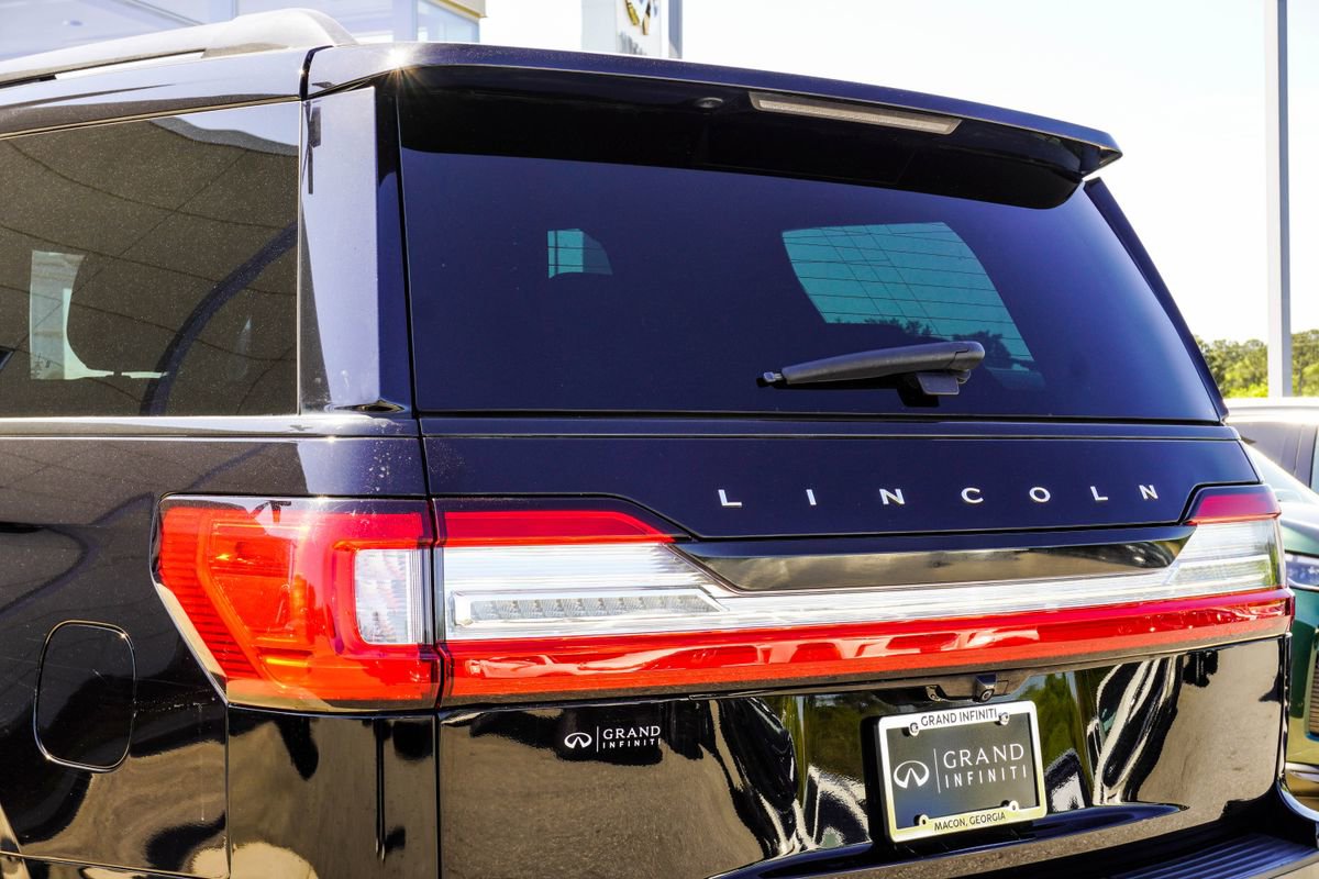 Used 2021 Lincoln Navigator Reserve image 13