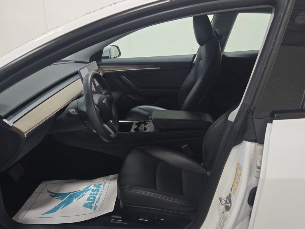 Used 2023 Tesla Model 3 Standard Range image 3