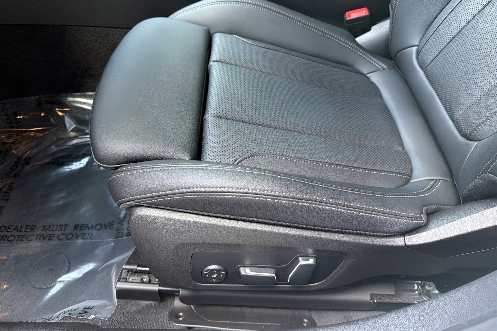 Certified 2025 BMW 330i Sedan image 14