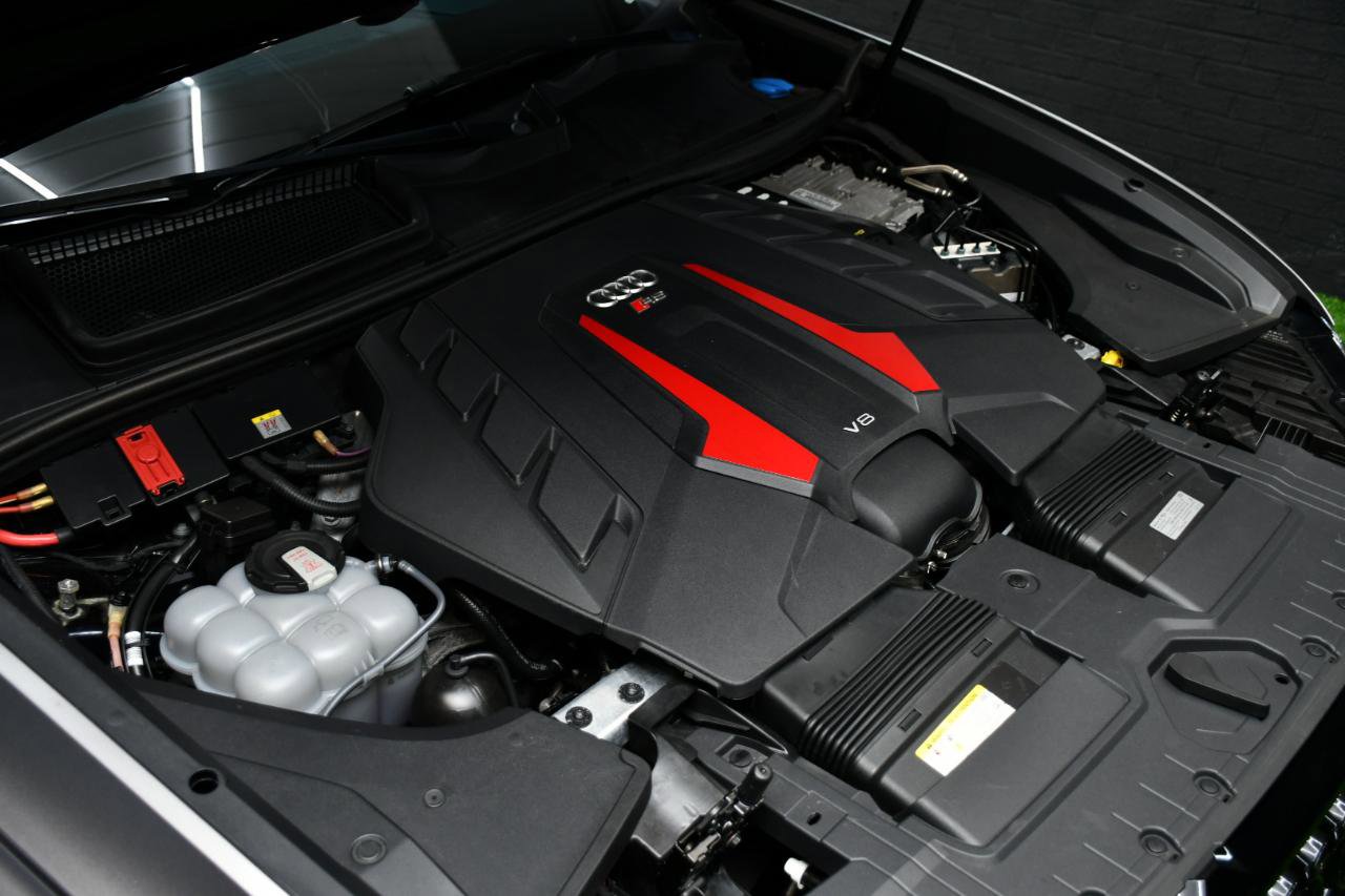 Used 2021 Audi RS Q8 w/ Black Optic Package image 18