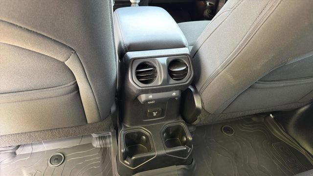 Used 2018 Jeep Wrangler Unlimited Sahara image 21