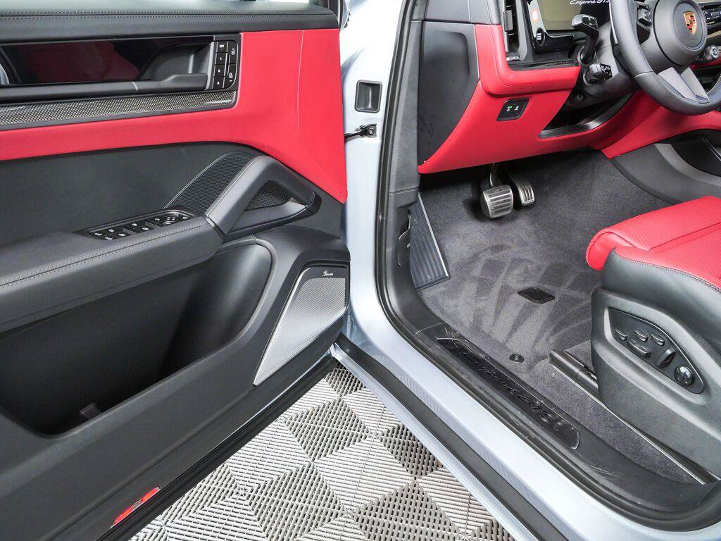 New 2026 Porsche Cayenne GTS AWD/4WD image 8