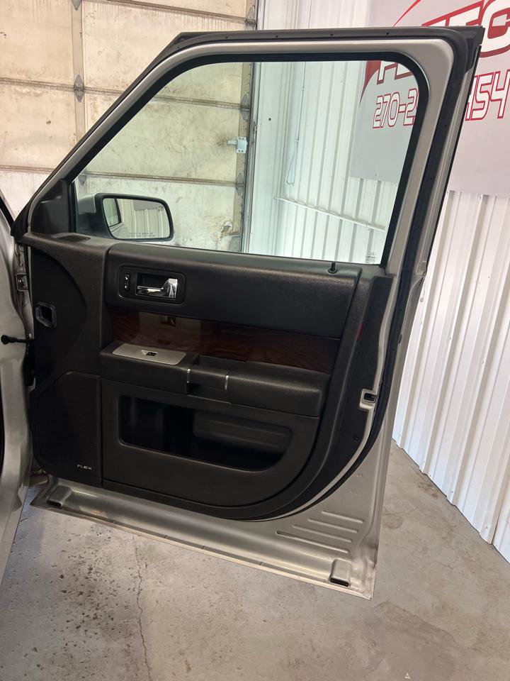 Used 2011 Ford Flex SEL image 37
