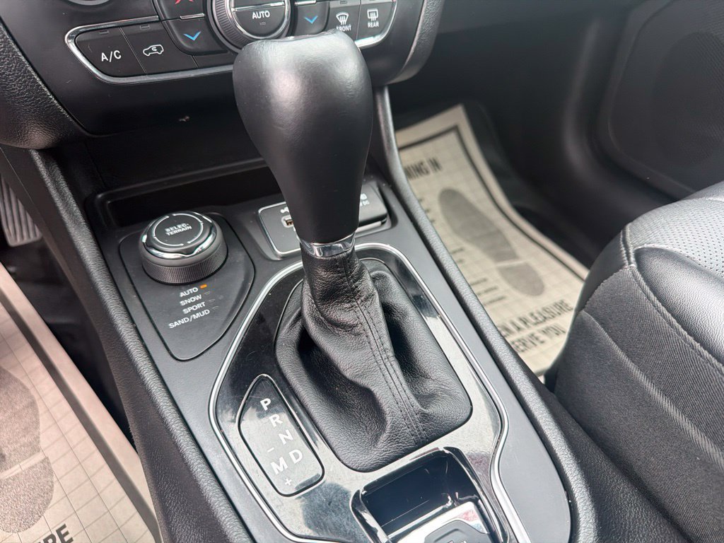 Used 2022 Jeep Cherokee Limited AWD/4WD image 30