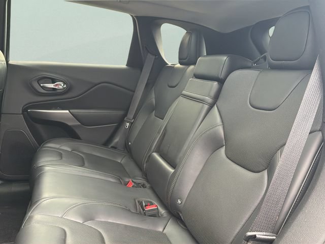 Used 2019 Jeep Cherokee Limited AWD/4WD image 17