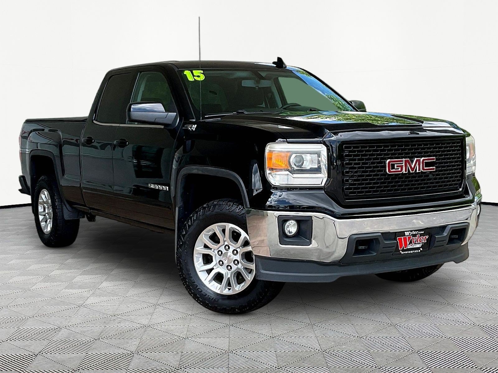 Used 2015 GMC Sierra 1500 SLE w/ SLE Value Package AWD/4WD image 3