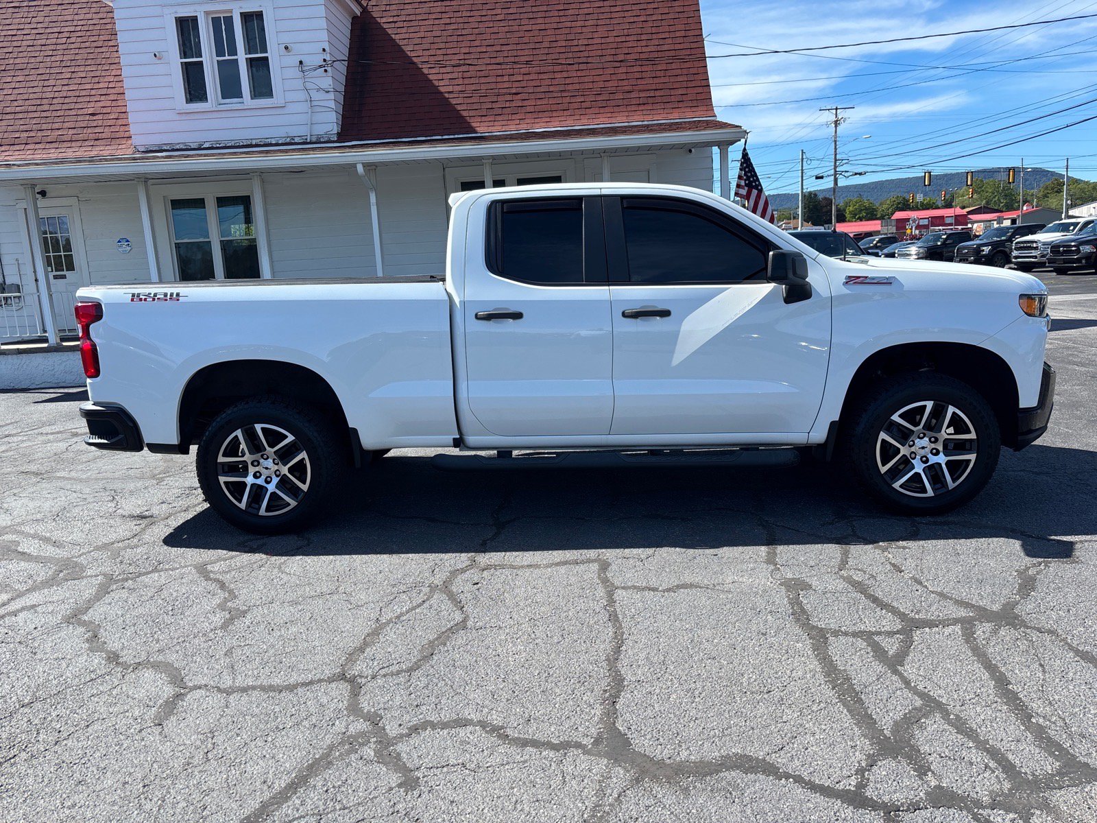 Used 2019 Chevrolet Silverado 1500 Custom Trail Boss w/ Custom Convenience Package AWD/4WD image 8