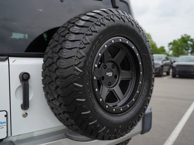 Used 2018 Jeep Wrangler Unlimited Sahara AWD/4WD image 40