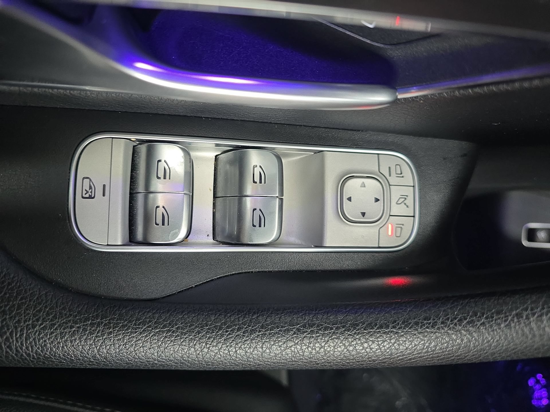 Used 2024 Mercedes-Benz GLE 350 4MATIC w/ AMG Line Exterior image 27