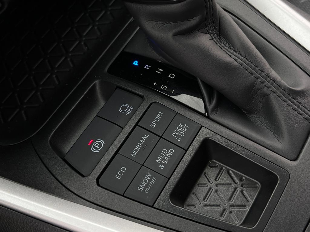 Used 2025 Toyota RAV4 XLE w/ Convenience Package image 11