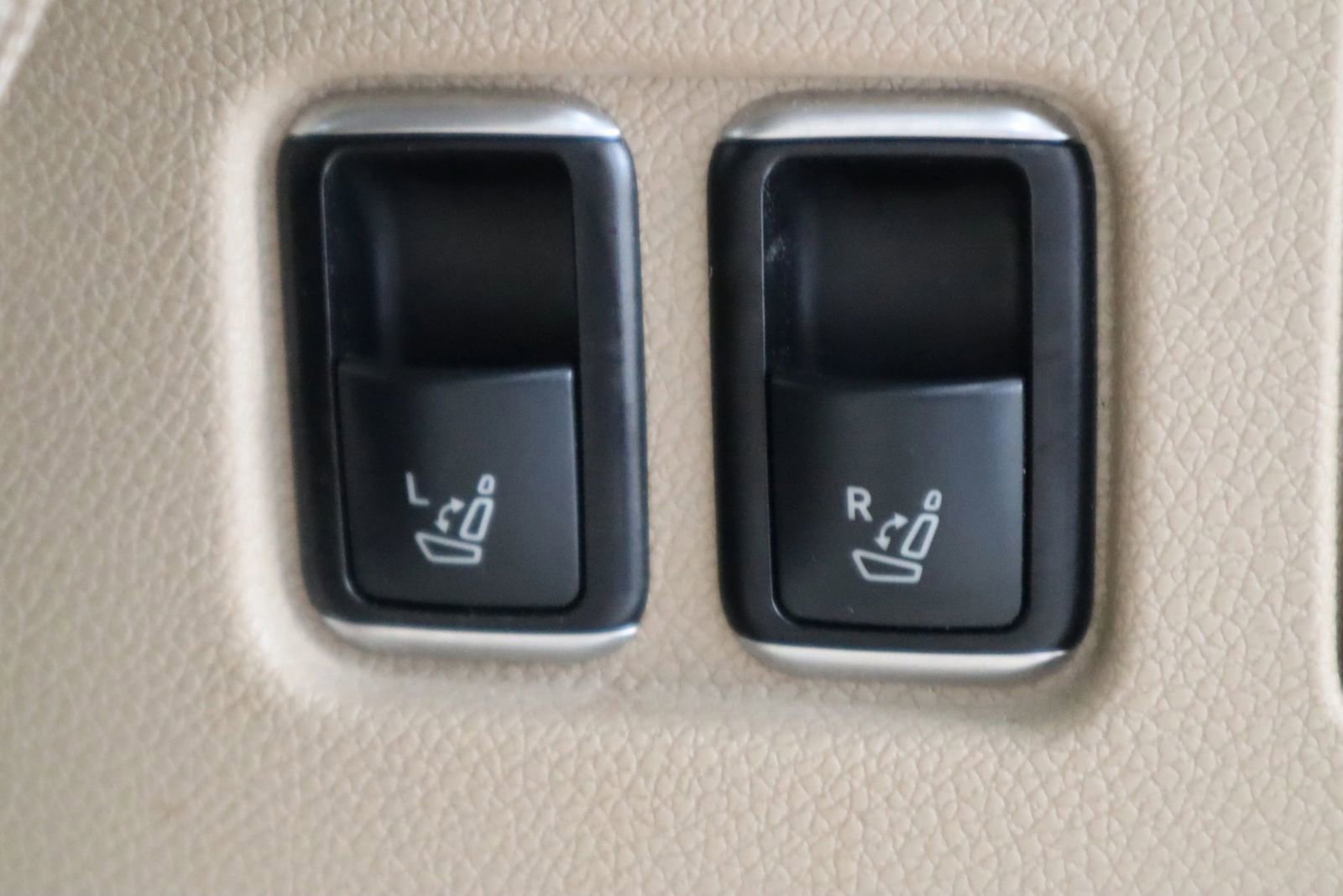 Used 2015 Mercedes-Benz GL 320 BlueTEC 4MATIC w/ Premium I Package image 11