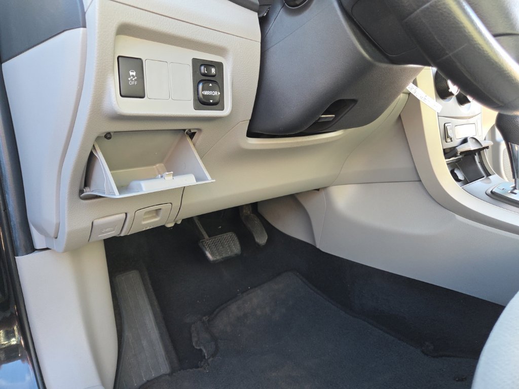 Used 2013 Toyota Corolla L FWD image 28