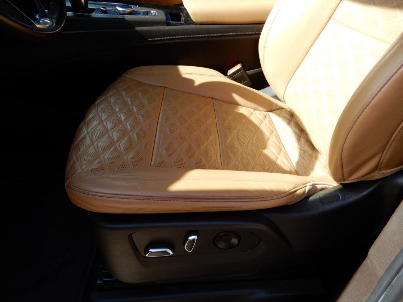 Used 2022 Cadillac Escalade Premium Luxury image 13