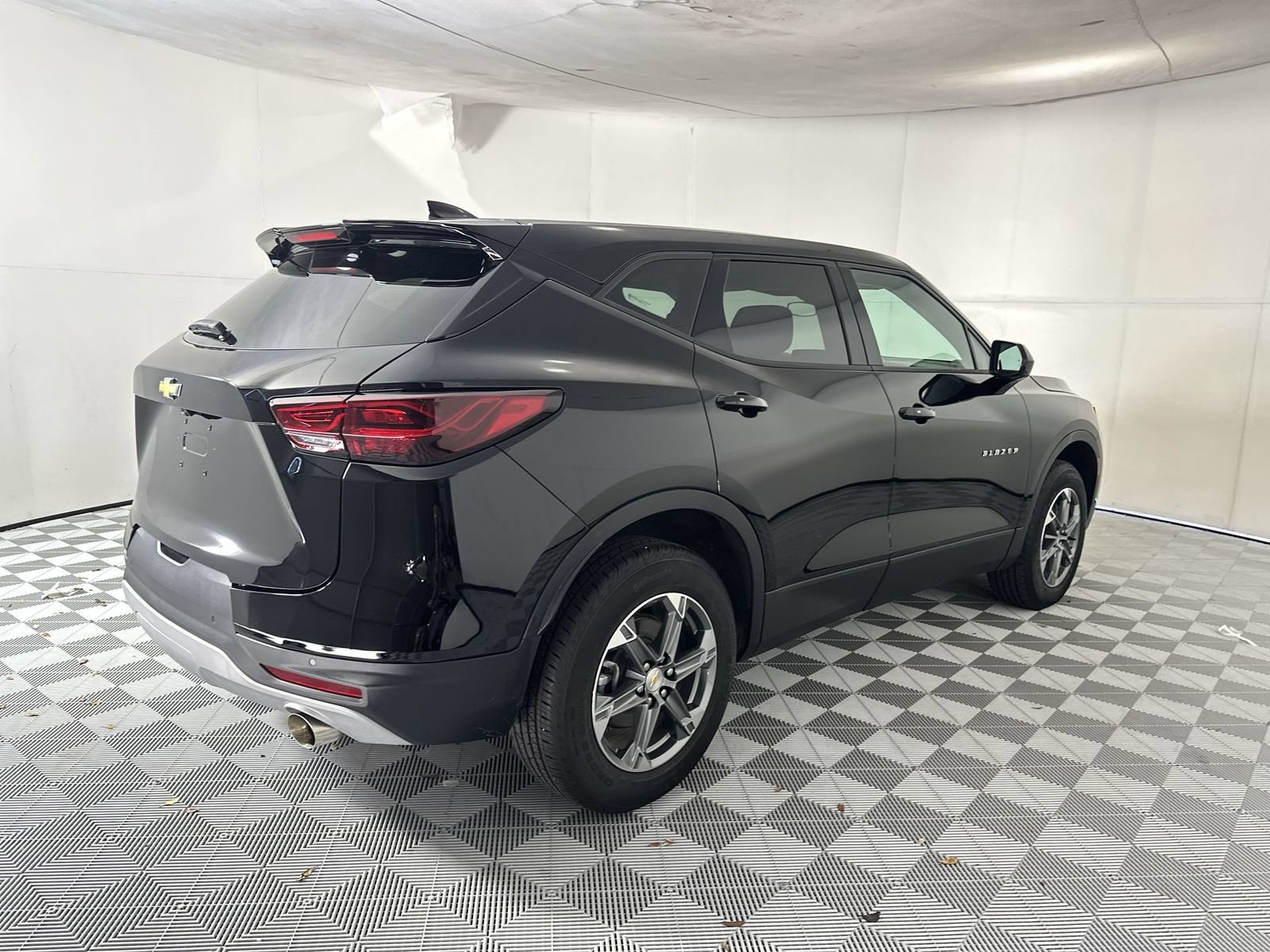 Used 2026 Chevrolet Blazer LT FWD image 8