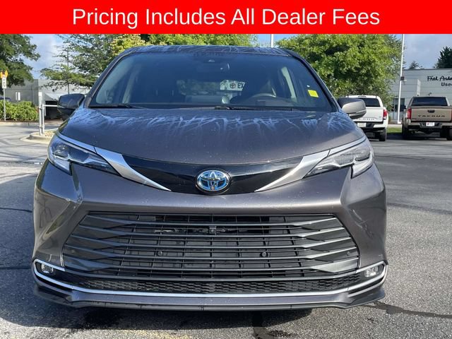 Used 2023 Toyota Sienna Platinum AWD/4WD image 8