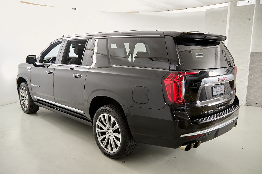Used 2021 GMC Yukon XL Denali w/ Denali Premium Package AWD/4WD image 7