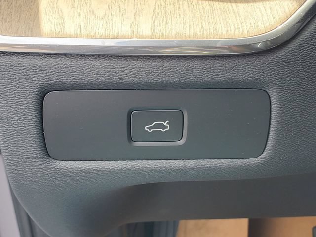 New 2026 Volvo XC60 B5 Ultra w/ Protection Package Premier AWD/4WD image 16