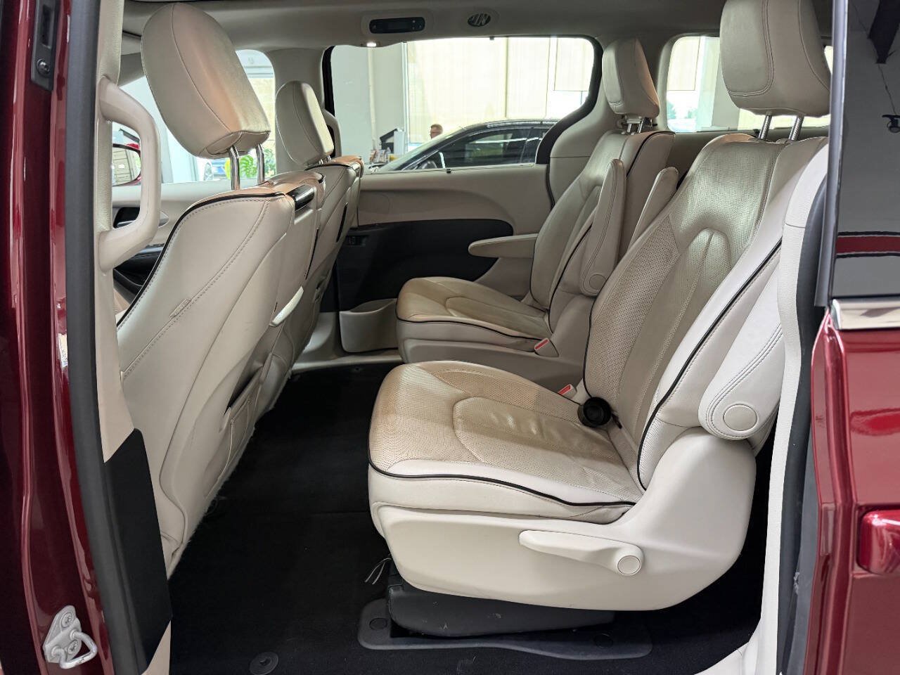Used 2017 Chrysler Pacifica Platinum FWD image 12