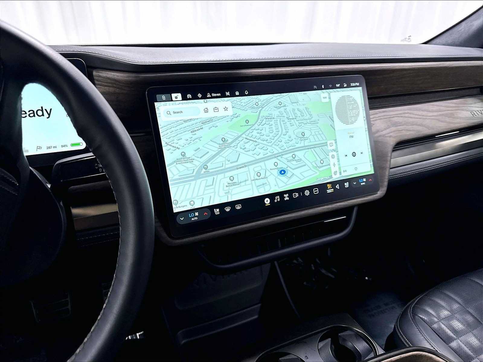 Used 2025 Rivian R1S Premium AWD/4WD image 18