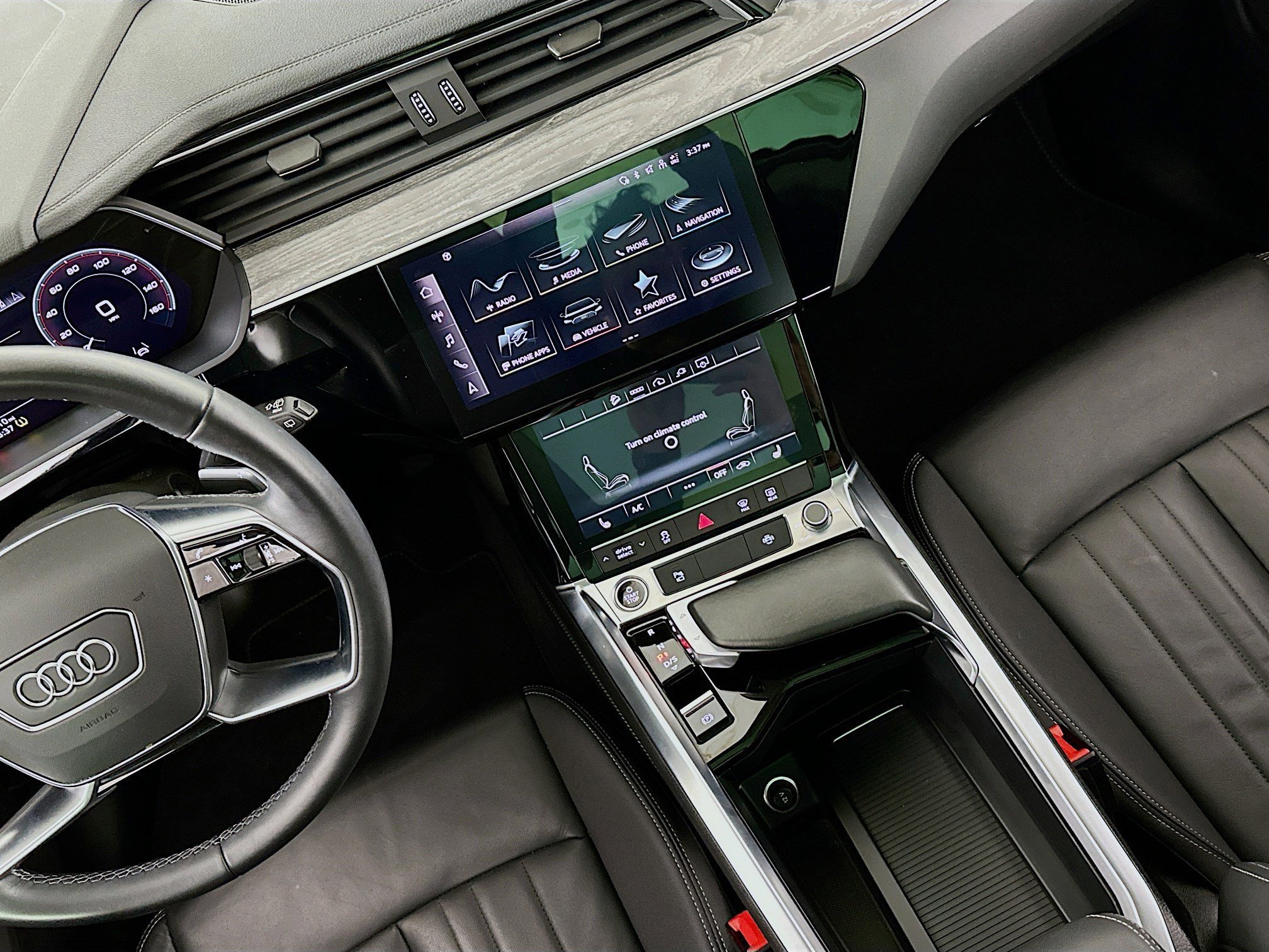 Used 2022 Audi e-tron Premium w/ Convenience Plus Package image 18