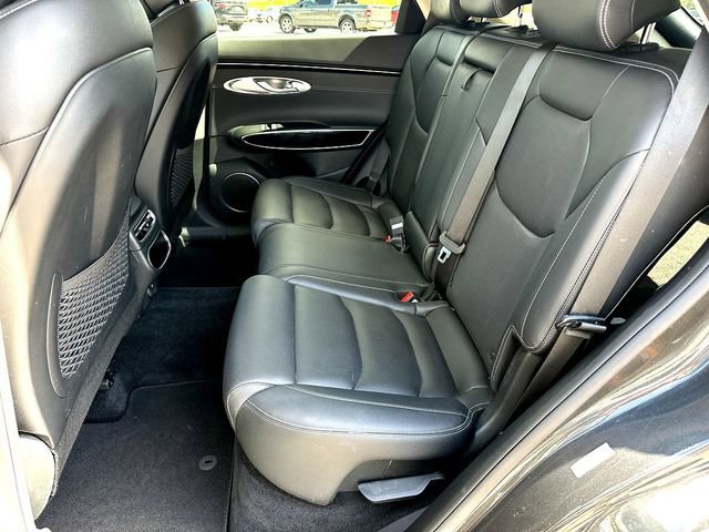 Used 2025 Genesis GV70 2.5T AWD/4WD image 18