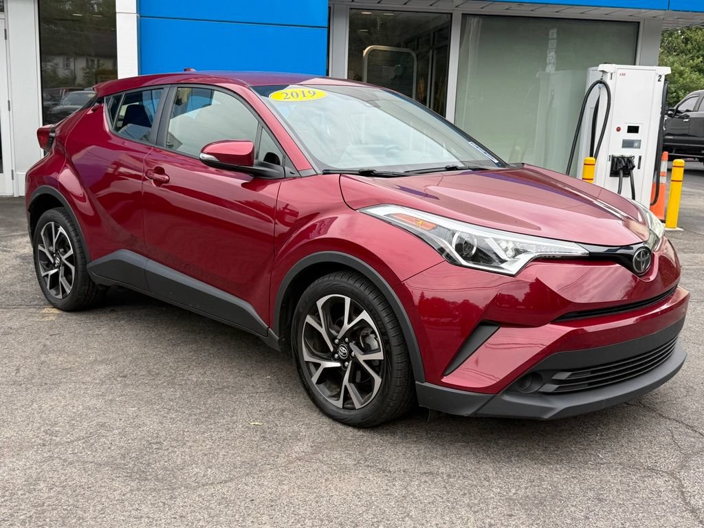 Used 2019 Toyota C-HR XLE FWD image 3
