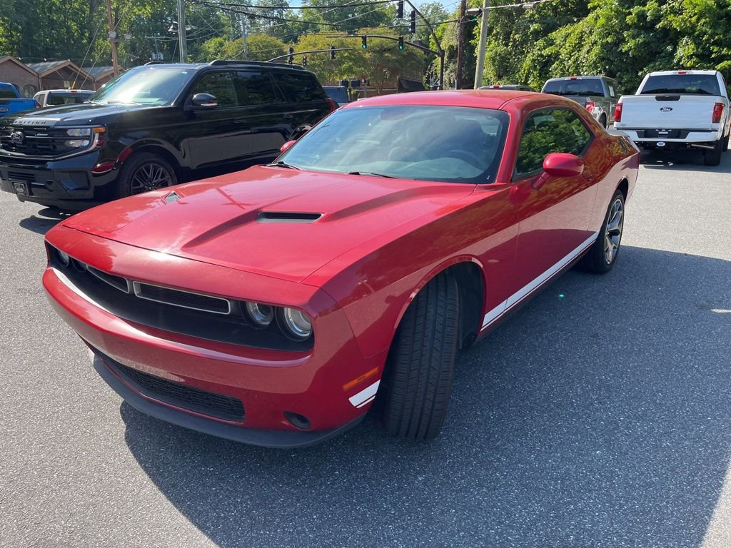 Used 2017 Dodge Challenger SXT RWD image 5