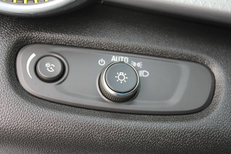 Used 2025 Chevrolet Trax LT image 27