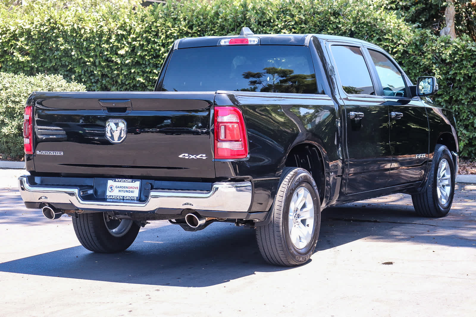 Used 2024 RAM 1500 Laramie AWD/4WD image 5