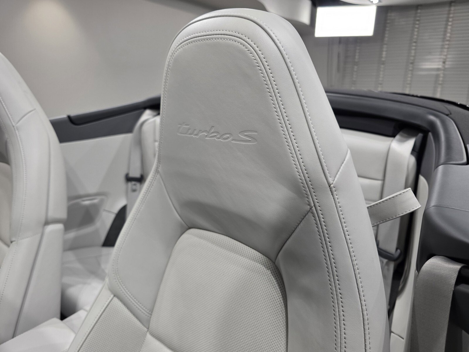 Used 2021 Porsche 911 Turbo S image 9