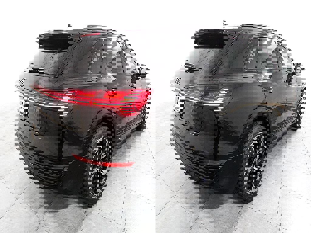 Used 2024 Audi Q8 e-tron Premium Plus w/ Premium Plus Package image 6