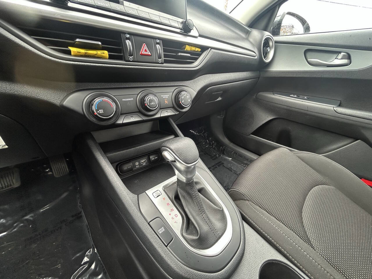 Used 2020 Kia Forte LXS FWD image 19