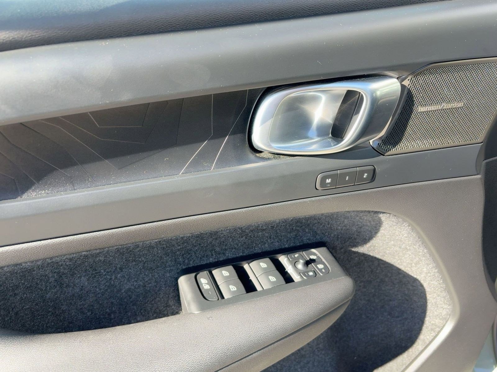 Certified 2023 Volvo XC40 Recharge Ultimate image 12