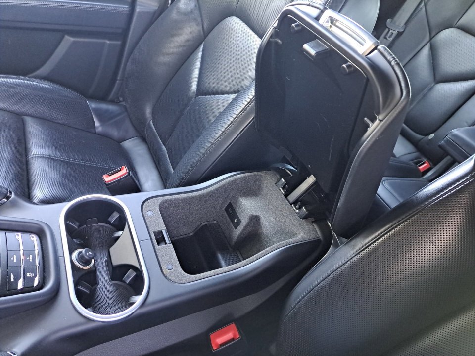 Used 2015 Porsche Cayenne S w/ Premium Package AWD/4WD image 30