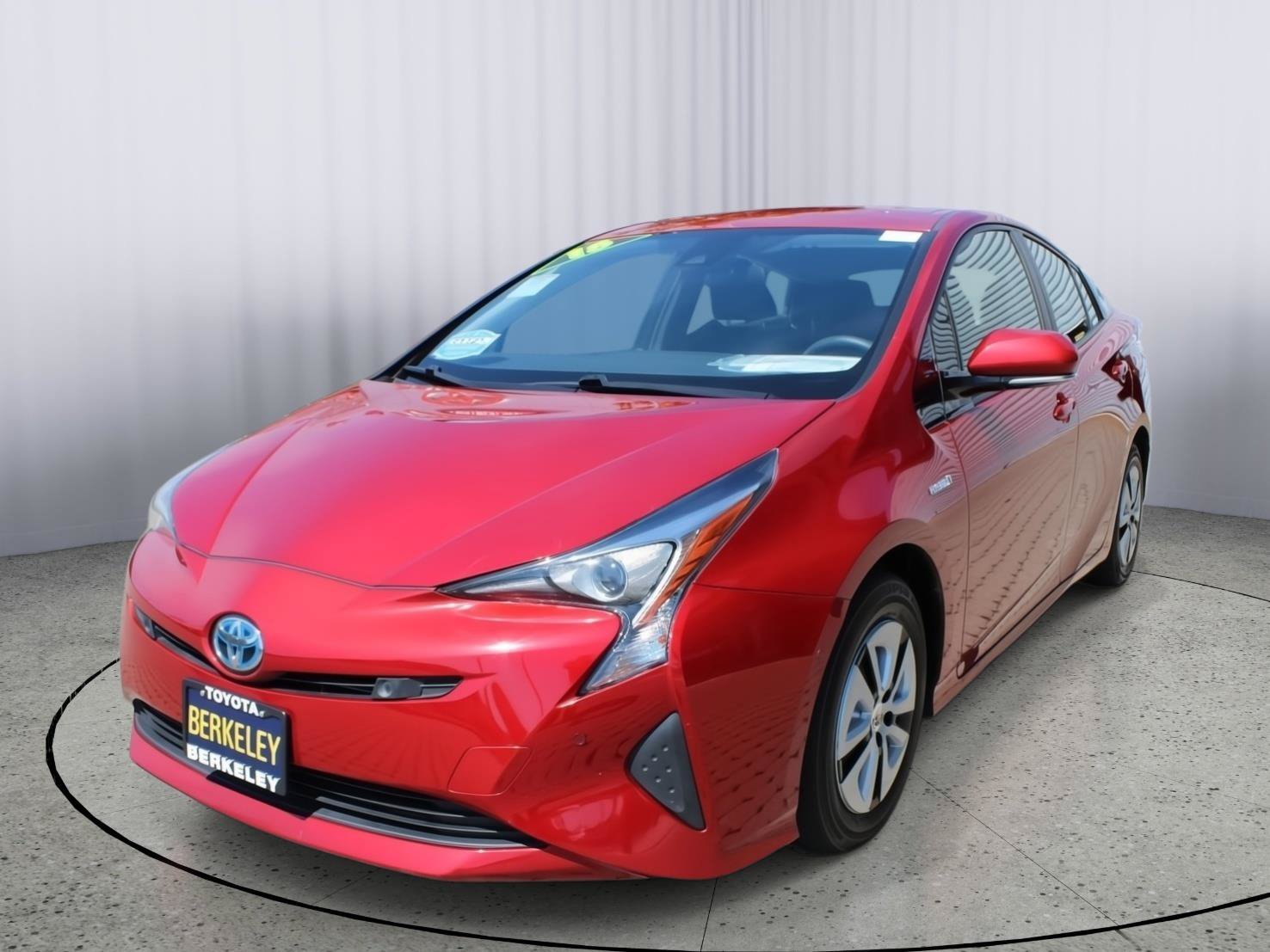 Used 2018 Toyota Prius Two w/ Prius Two Safety Plus Package FWD image 4
