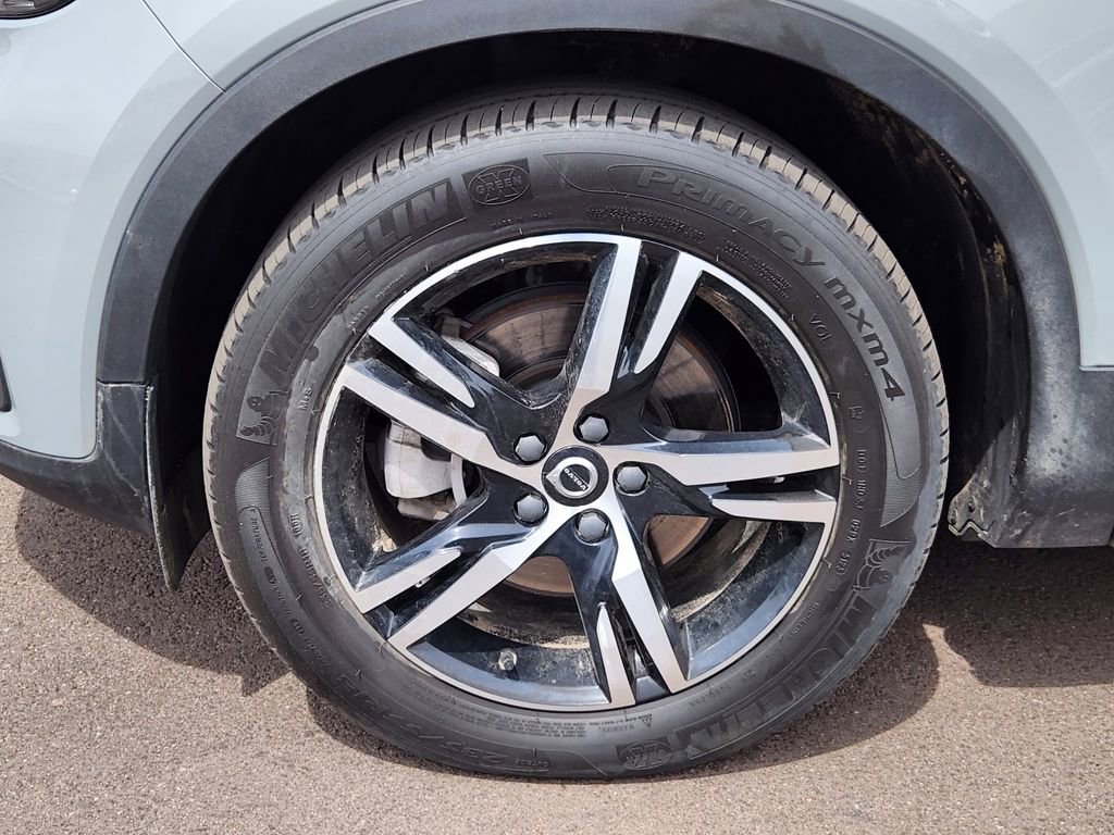 Used 2024 Volvo XC40 B5 Core image 6